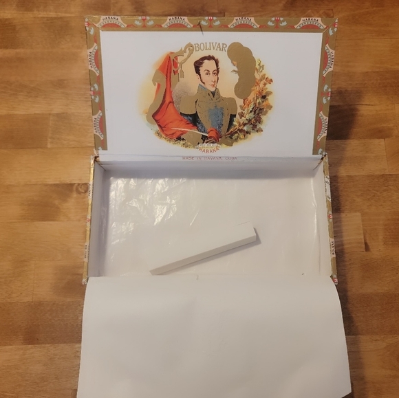 Vintage/Collectible Bolivar Cigar Box - Picture 3 of 4